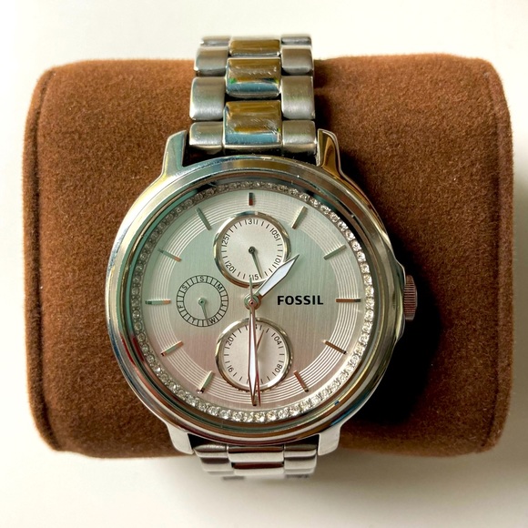 Women’s Fossil Watch Round Silver 38 mm - Picture 3 of 4